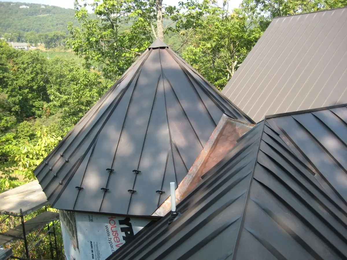 Professional Roof Tarp Installation by Craftsman Roofing in Morwood